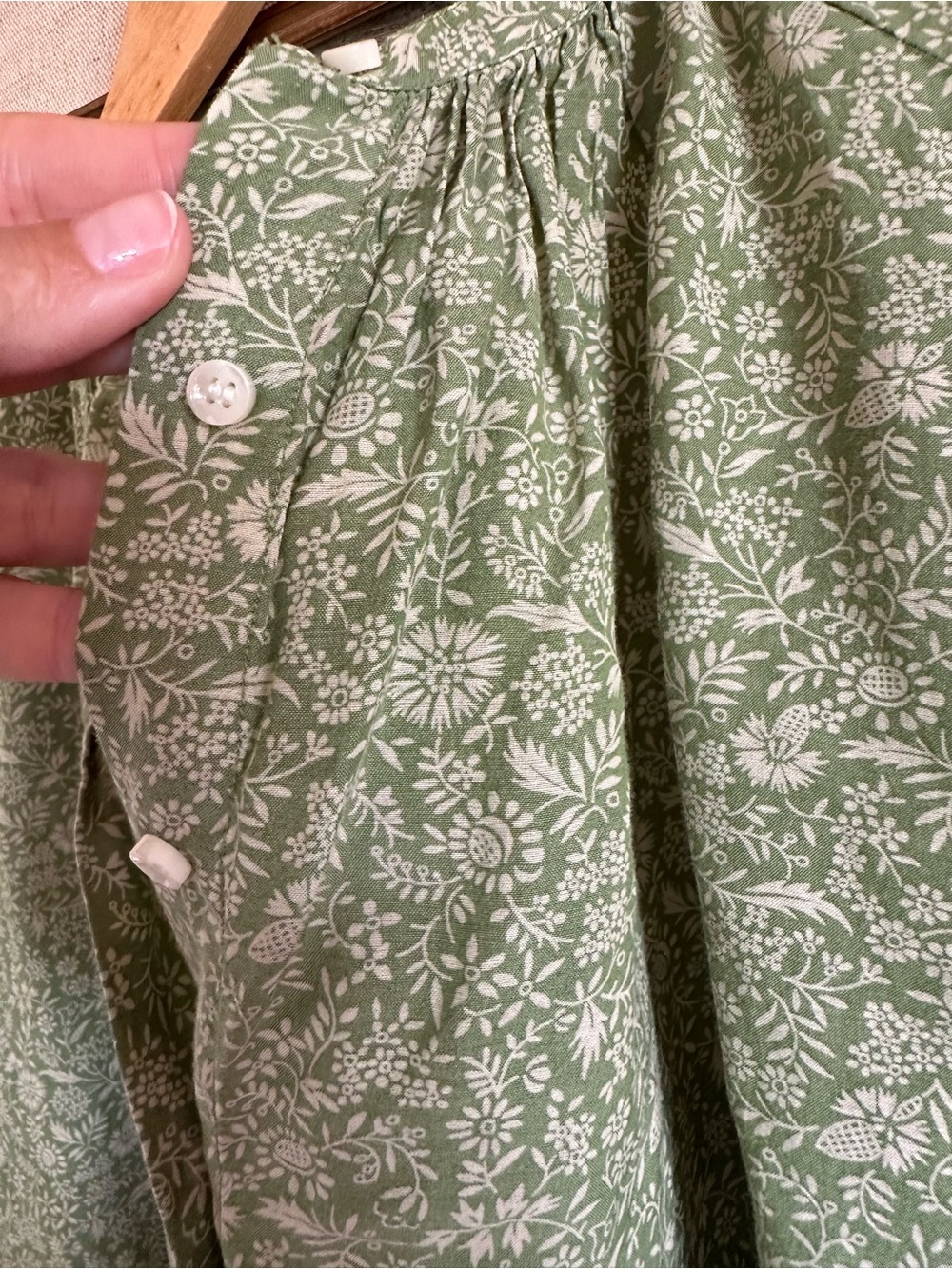 DOEN Jane Blouse in Green Garden Bloom XS - Picture 9 of 13